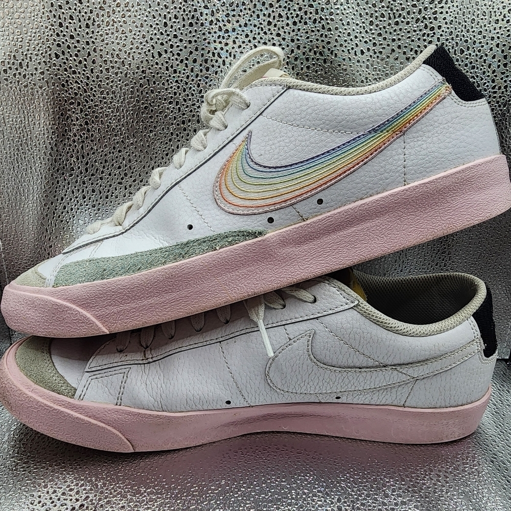 Nike Blazer Low '77 Men's 10.5 Sneakers White Pink Shoes DD3034-100 LGTBQ+ - Picture 1 of 11